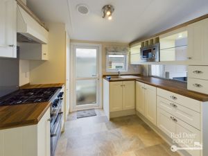 Kitchen- click for photo gallery